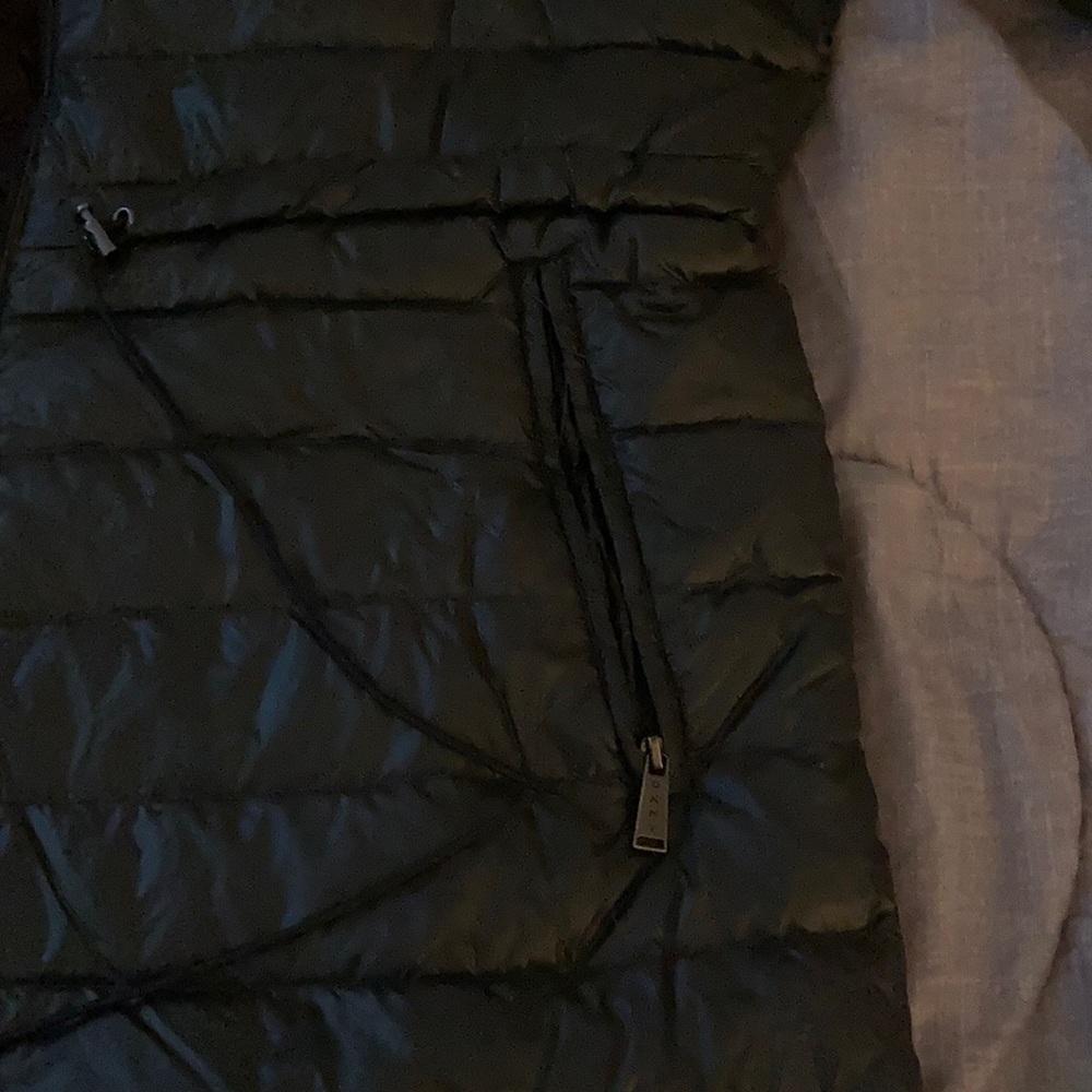DKNY Lightweight Puffer Coat - Picture 3 of 8